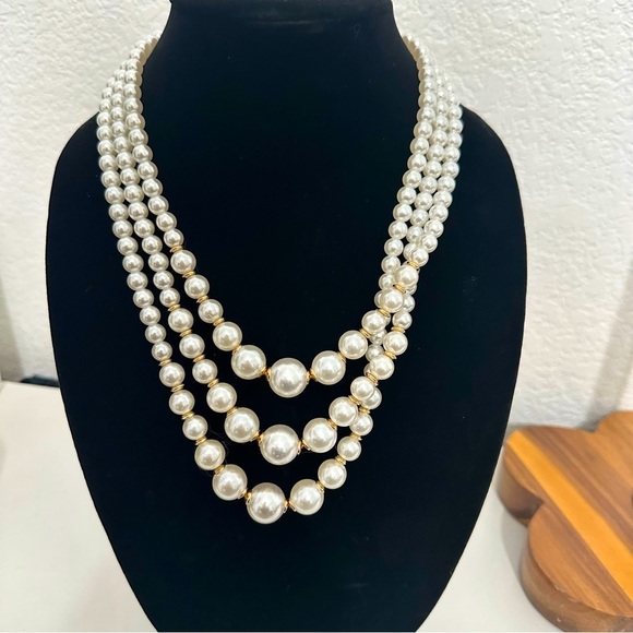 Erica Lyons Jewelry - Erica Lyons multi strand acrylic pearls